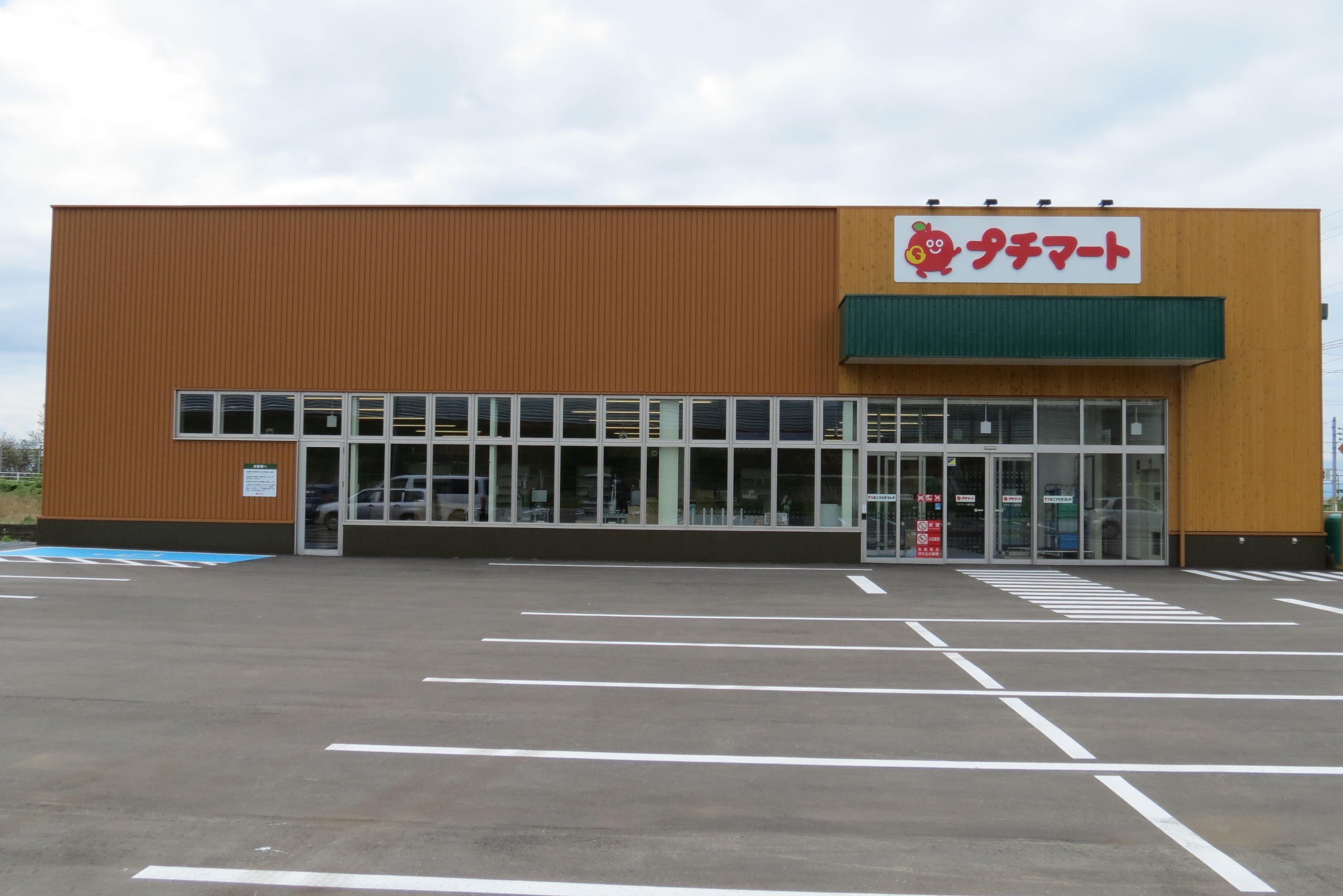 マエダ プチマート横浜店画像